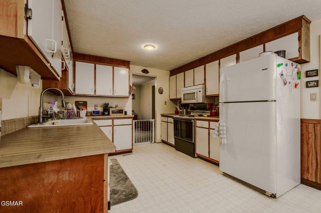 860 Mimosa Lane, Crossville, TN 38572