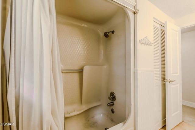 860 Mimosa Lane, Crossville, TN 38572