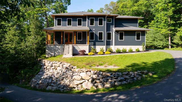 45 Cliffdale Court, Poughkeepsie, NY 12603