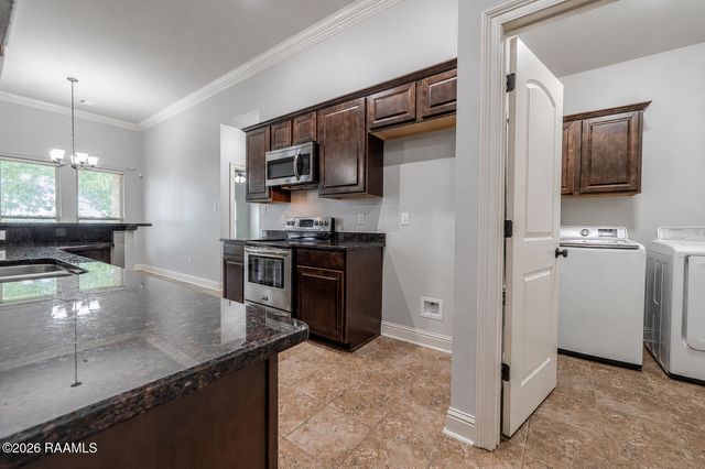121 Peak Valley Street, Youngsville, LA 70592