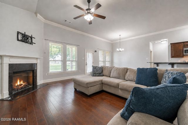 121 Peak Valley Street, Youngsville, LA 70592