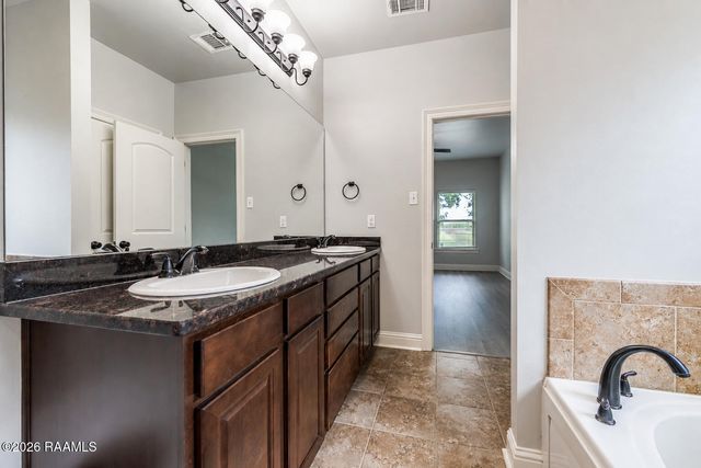 121 Peak Valley Street, Youngsville, LA 70592