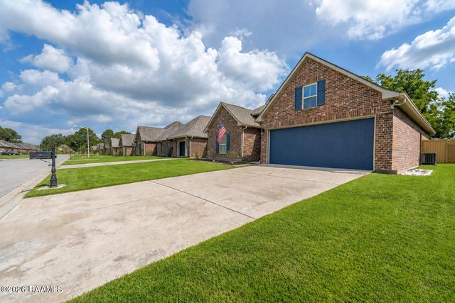 121 Peak Valley Street, Youngsville, LA 70592