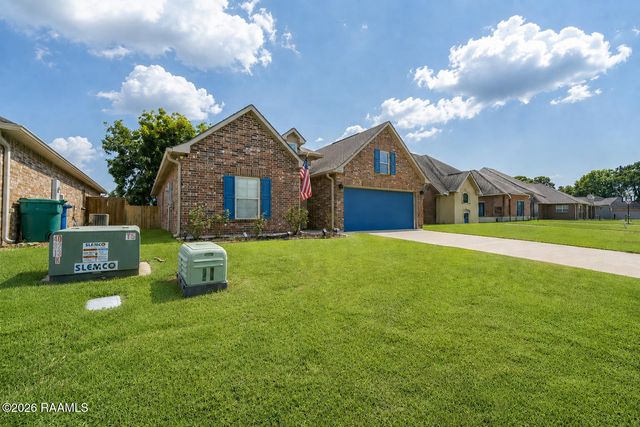 121 Peak Valley Street, Youngsville, LA 70592