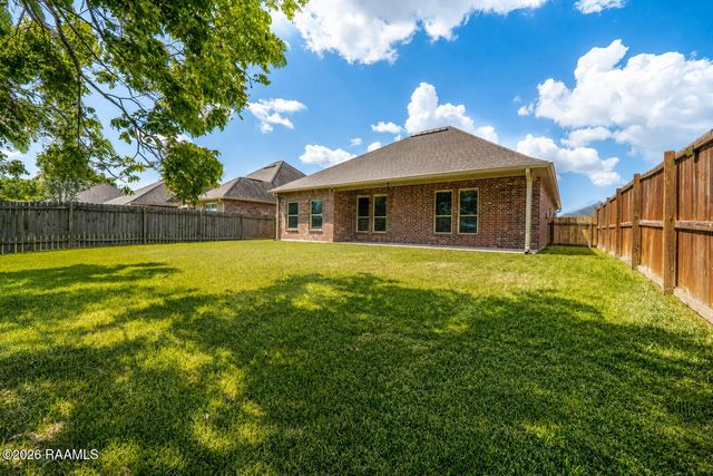 121 Peak Valley Street, Youngsville, LA 70592