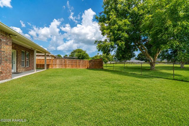 121 Peak Valley Street, Youngsville, LA 70592