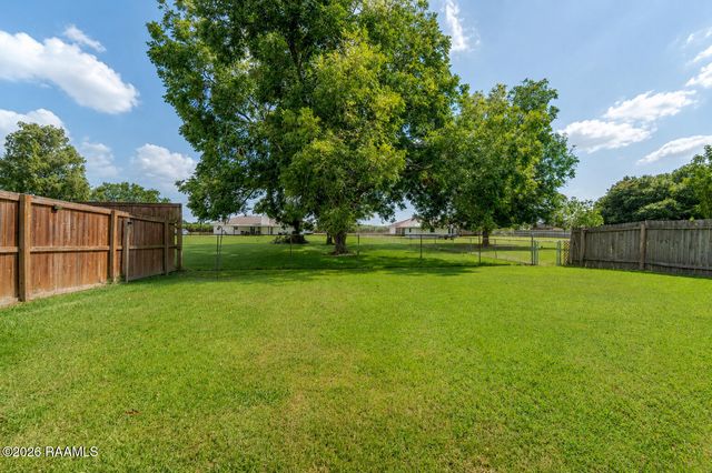 121 Peak Valley Street, Youngsville, LA 70592
