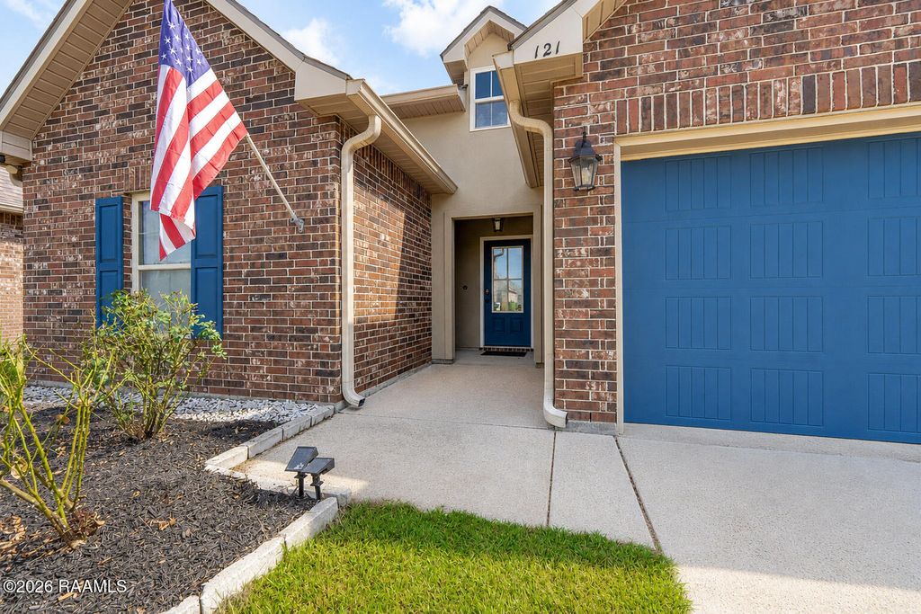 121 Peak Valley Street, Youngsville, LA 70592