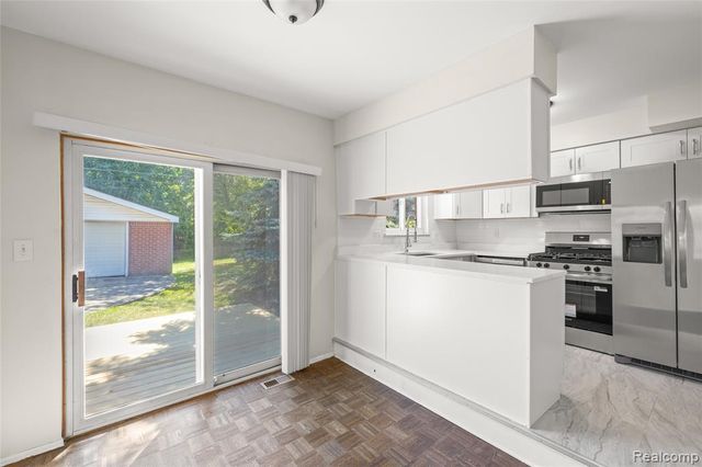 15032 Arcola Street, Livonia, MI 48154