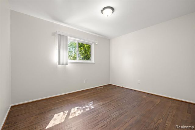 15032 Arcola Street, Livonia, MI 48154