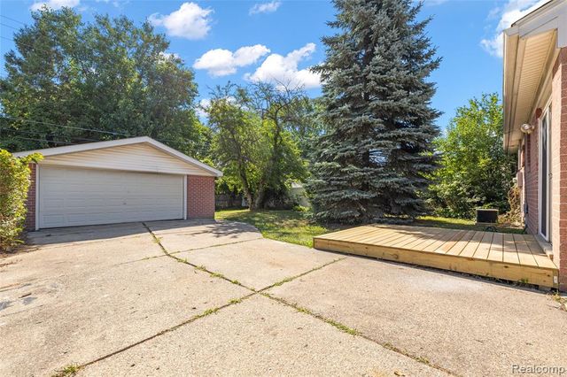 15032 Arcola Street, Livonia, MI 48154