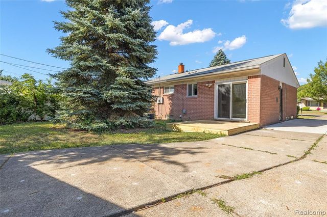 15032 Arcola Street, Livonia, MI 48154