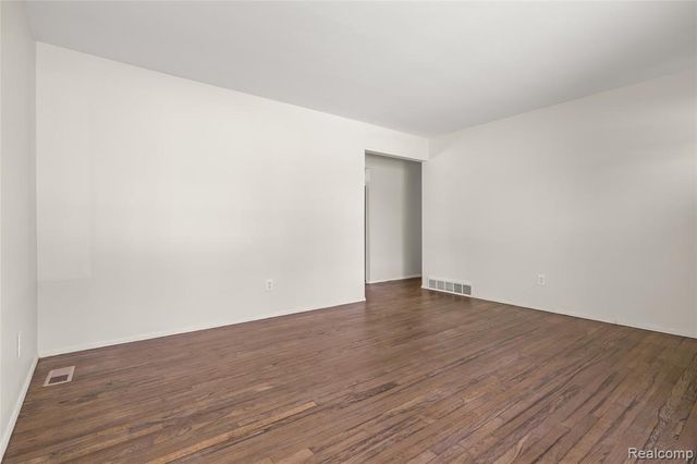 15032 Arcola Street, Livonia, MI 48154