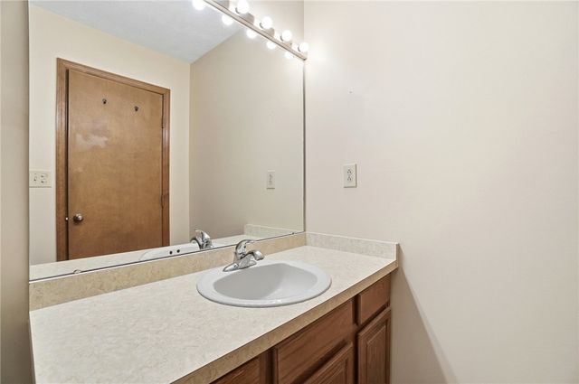 1302 Donson Circle, Kettering, OH 45429