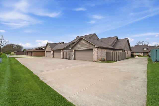 1302 Donson Circle, Kettering, OH 45429