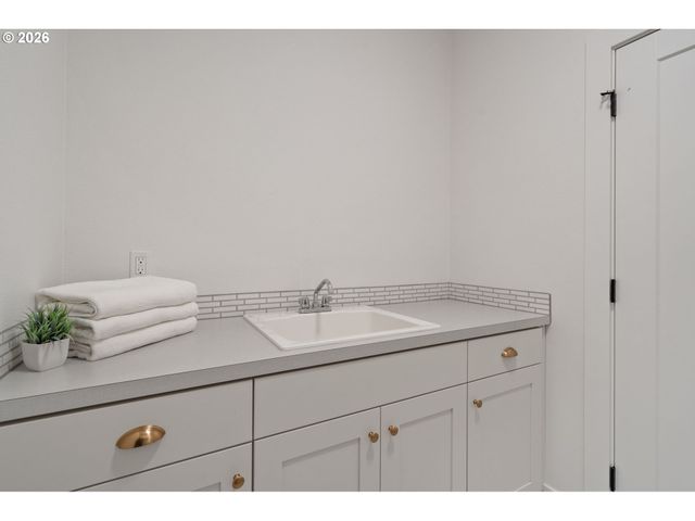 1751 Nw LARKIN Ter, Portland, OR 97229