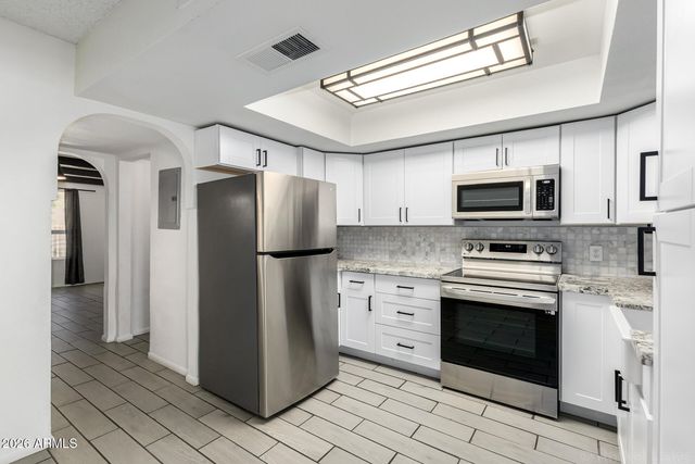 2221 W TURNEY Avenue B, Phoenix, AZ 85015