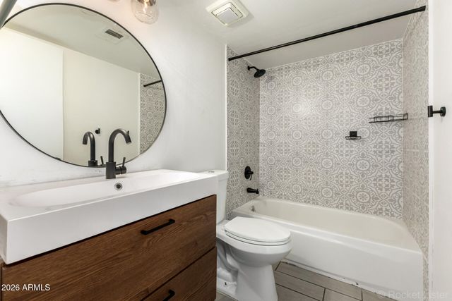 2221 W TURNEY Avenue B, Phoenix, AZ 85015