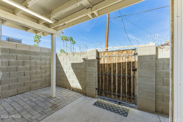 2221 W TURNEY Avenue B, Phoenix, AZ 85015