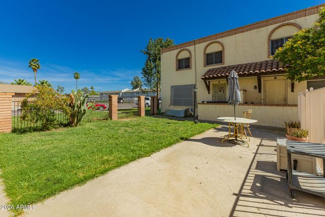 2221 W TURNEY Avenue B, Phoenix, AZ 85015