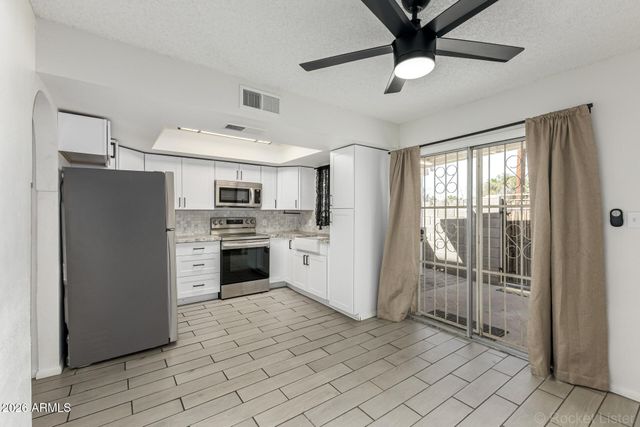 2221 W TURNEY Avenue B, Phoenix, AZ 85015