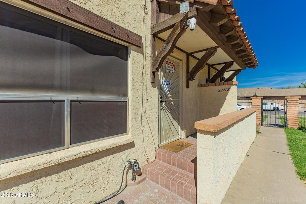 2221 W TURNEY Avenue B, Phoenix, AZ 85015