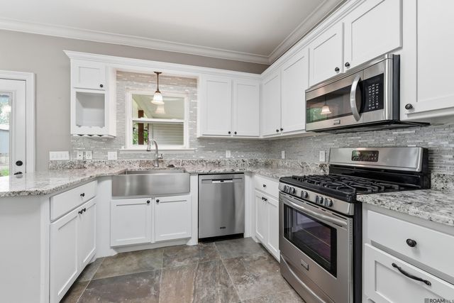 12612 Ina Dr, Walker, LA 70785