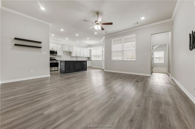 6219 Southern Cross Drive, College Station, TX 77845