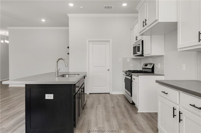 6219 Southern Cross Drive, College Station, TX 77845