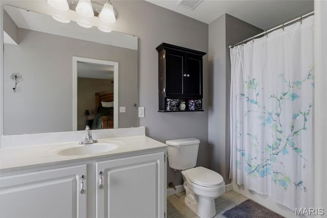 979 Reddington Oaks Court, St Charles, MO 63304