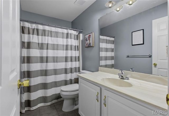 979 Reddington Oaks Court, St Charles, MO 63304