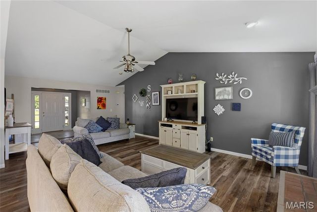 979 Reddington Oaks Court, St Charles, MO 63304