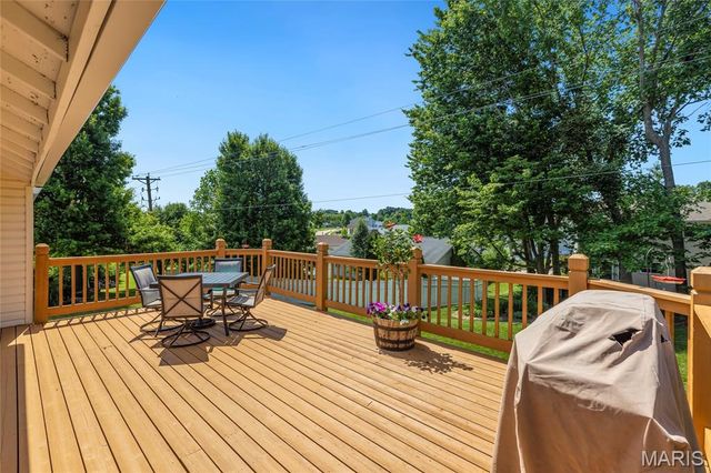 979 Reddington Oaks Court, St Charles, MO 63304