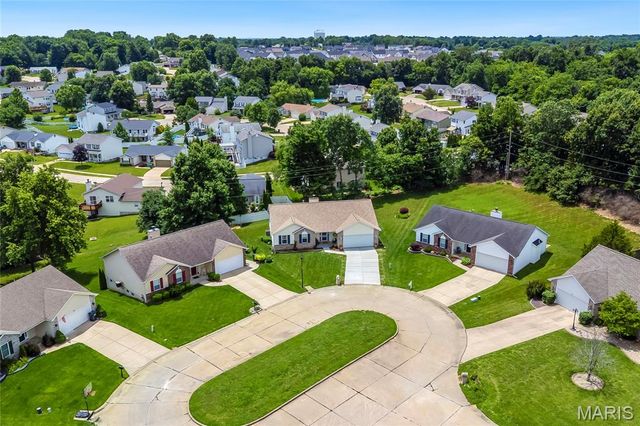 979 Reddington Oaks Court, St Charles, MO 63304