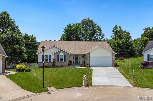 979 Reddington Oaks Court, St Charles, MO 63304