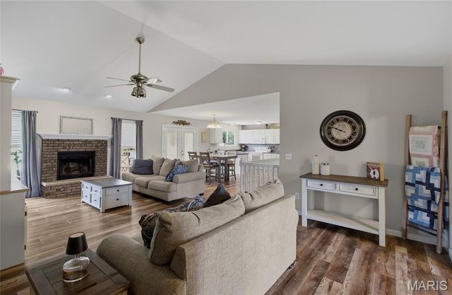 979 Reddington Oaks Court, St Charles, MO 63304