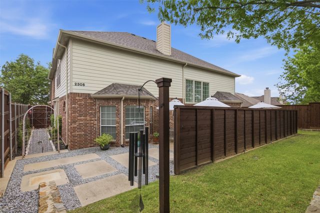 2305 Trickling Creek Drive, Garland, TX 75041