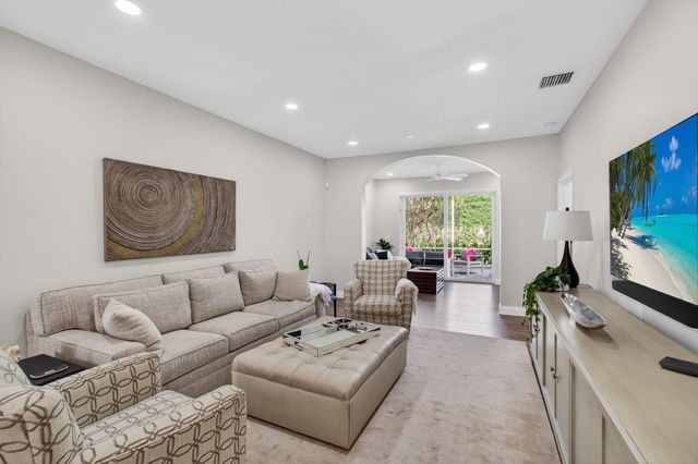 10672 Royal Caribbean Circle, Boynton Beach, FL 33437