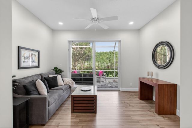 10672 Royal Caribbean Circle, Boynton Beach, FL 33437