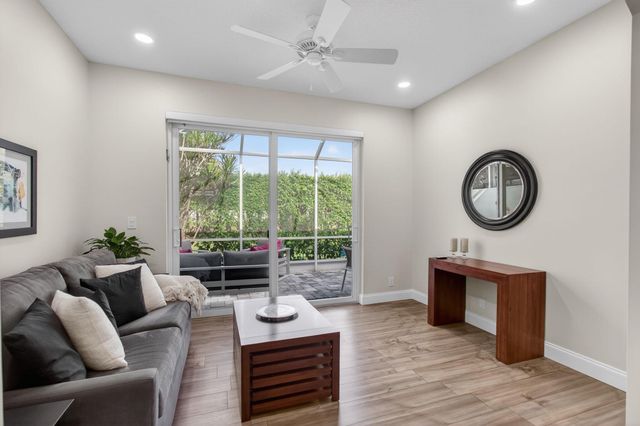 10672 Royal Caribbean Circle, Boynton Beach, FL 33437