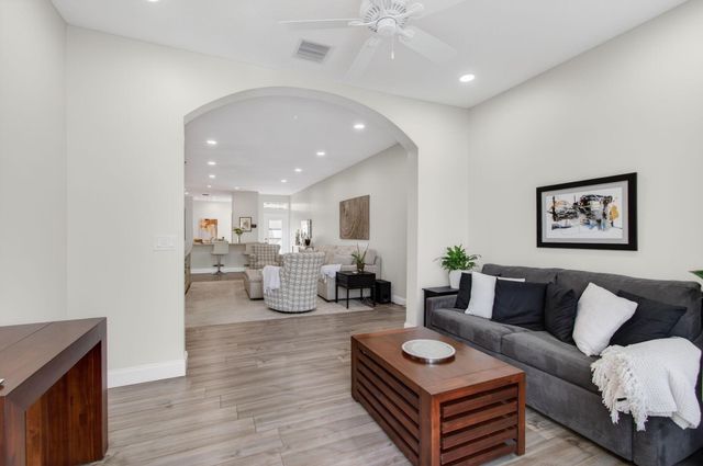 10672 Royal Caribbean Circle, Boynton Beach, FL 33437