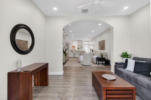 10672 Royal Caribbean Circle, Boynton Beach, FL 33437