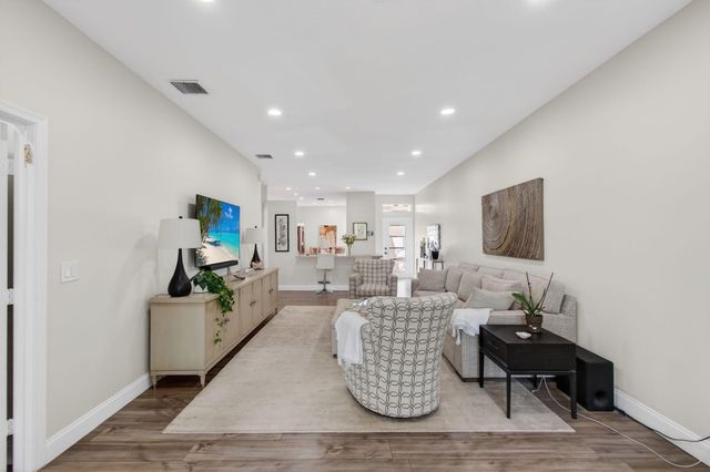 10672 Royal Caribbean Circle, Boynton Beach, FL 33437