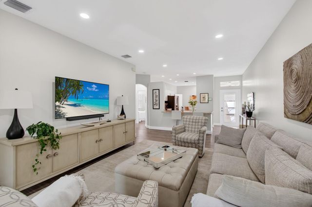 10672 Royal Caribbean Circle, Boynton Beach, FL 33437