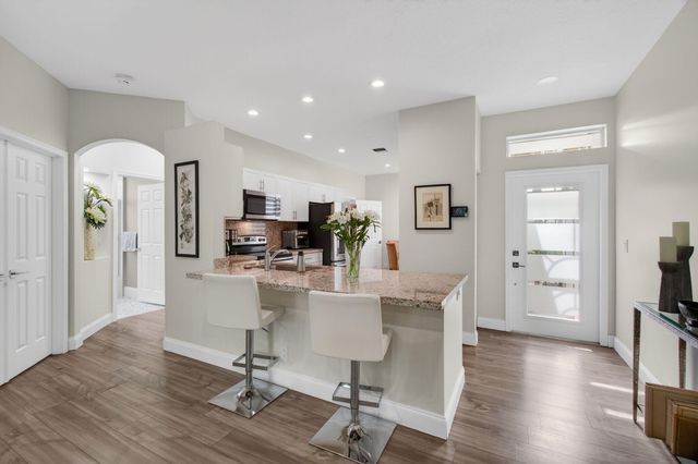 10672 Royal Caribbean Circle, Boynton Beach, FL 33437