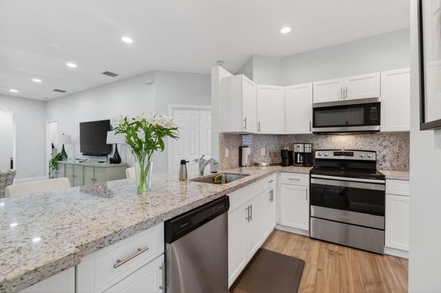 10672 Royal Caribbean Circle, Boynton Beach, FL 33437