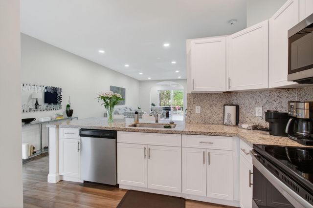 10672 Royal Caribbean Circle, Boynton Beach, FL 33437