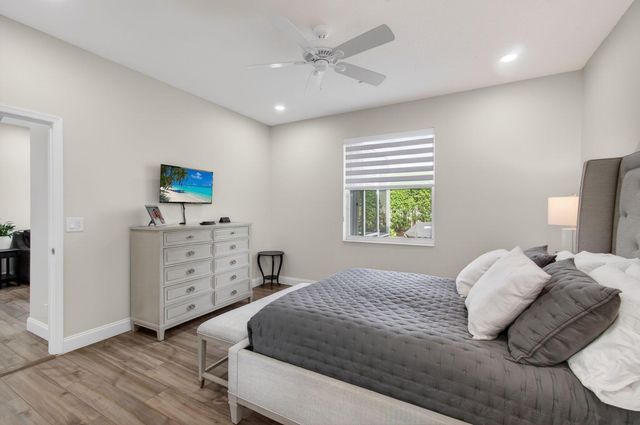 10672 Royal Caribbean Circle, Boynton Beach, FL 33437