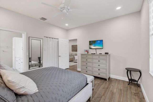 10672 Royal Caribbean Circle, Boynton Beach, FL 33437