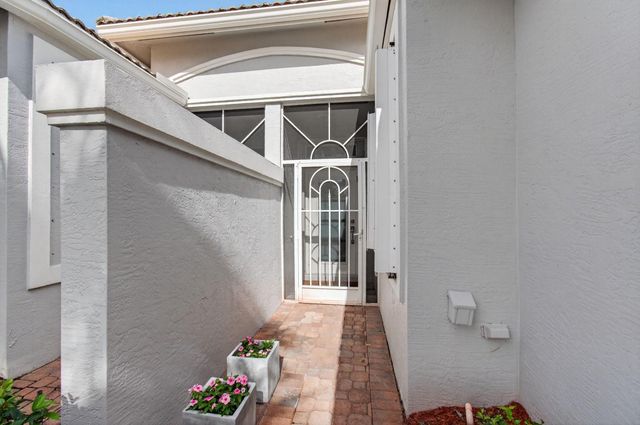 10672 Royal Caribbean Circle, Boynton Beach, FL 33437